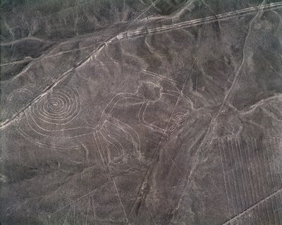 Flygfoto av en apafigur, Nazca Lines (fotografi av Prehistoric Prehistoric