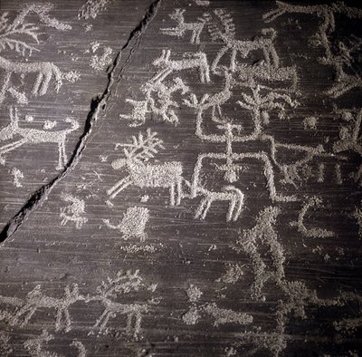 Civilisationen av Camunni, förhistoria, klippkonst: gravsten, detaljer om den stora klippan i Naquane, i Valcamonica (Val camonica). Museo archeologico de Milan av Prehistoric Prehistoric