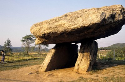 Dolmen till Kanghwa i Sydkorea. av Prehistoric Prehistoric