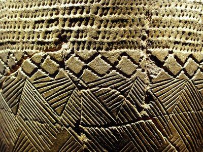Keramik med dekor med kamtand, cirka 8000 f.Kr. av den neolitiska perioden, Amsa-Dong, Korea. Fotografi, Seouls nationalmuseum, Republiken Korea av Prehistoric Prehistoric