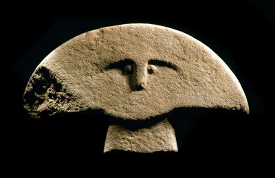 Förhistorisk konst: figurer skulpterade under järnåldern. 1100-800 f.Kr. La Spezia, Lunigiana-civilisationens kommunala museum av Prehistoric Prehistoric