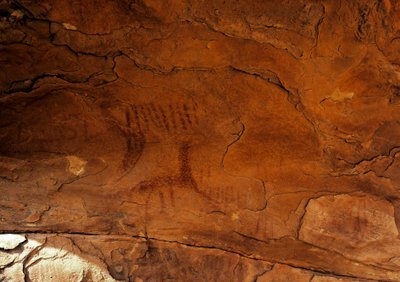 Förhistoria: väggmålning. Stenåldern 5000-2000 f.Kr. Taghit, Hoggar Highland (Ahaggar), Algeriet av Prehistoric Prehistoric