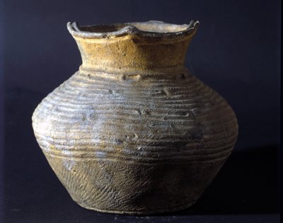 Terrakottaburk från Jomon-perioden (förhistoria i Japan). Rom, Nationalmuseet för orientalisk konst. av Prehistoric Prehistoric