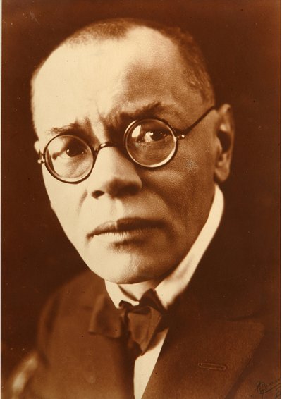 Porträtt av utomhus Alexei Mikhailovich Remizov (Alexey, Alexei) (1877-1957). Fotograf Petr Ivanovich Shumov (1872-1936) av Pyotr Ivanovich Shumov