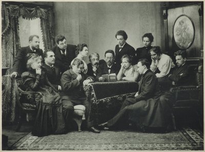 Anton Tjechov läser Måsen med Moscow Art Theatre Company, 1899 av Pyotr Petrovich Pavlov