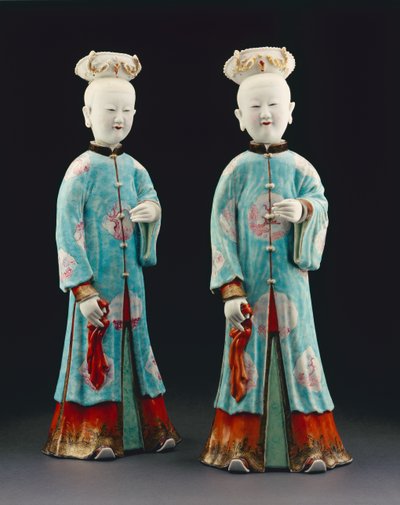 Ett par kvinnliga figurer, Qianlong-period, 1736-95 (porslin) av Qing Dynasty Chinese School