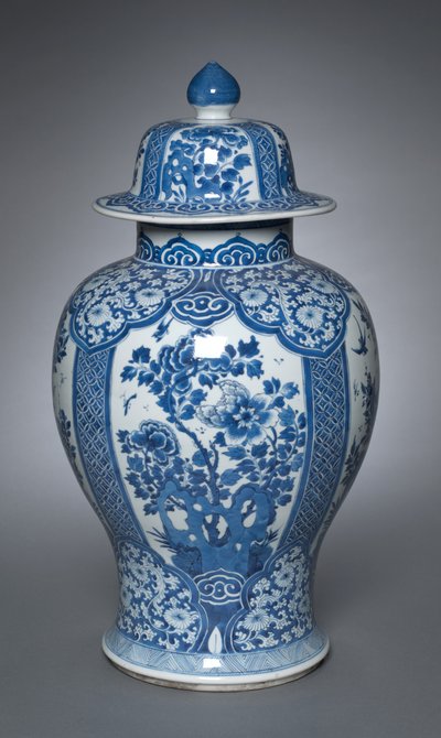 Vas med lock av Qing Dynasty Chinese School
