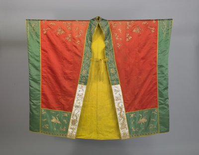 Dräkt för en daoistisk präst av första graden, slutet av 1800-talet (broderat siden med siden- och metalltrådar) av Qing Dynasty Chinese School