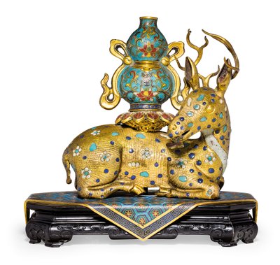 Ein Paar liegende Hirsche von Qing Dynasty   Qianlong Period Chinese