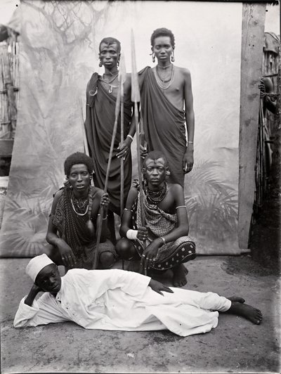 Maasai warriors (gelatin-silvertryck) av R. V. Pereira