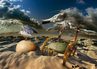 Surrealistisk ökenstol av Radoslav Penchev