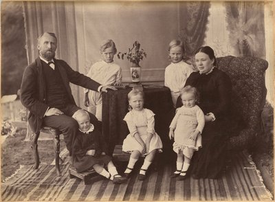 Herr Robert Holtz och familj (verso) av Raja Deen Dayal