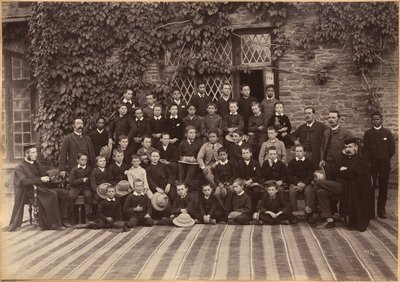 Lågstadieklass, Bishop Cotton School, Shimla (framsida) av Raja Deen Dayal