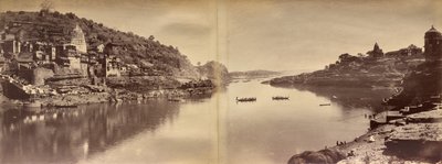 Tvådelat panorama med utsikt över Narmadafloden vid Omkareshwar av Raja Deen Dayal