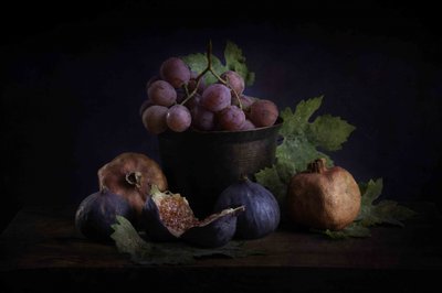 Ett frodigt stilleben med frukt av Ramiz Sahin