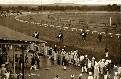 The Race-Course, Poona, ca 1900-30 (sepiafoto) av Raphael Tuck and Sons