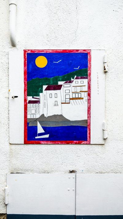 Målning på en dörr till en vatten- och elmätare.
Cadaques, 2018 (foto) av Raymond Bonnefon