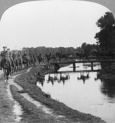 Ett regemente av Allenbys kavalleri bakom linjen, Ypres, Belgien, första världskriget, c1914-c1917. av Realistic Travels Publishers