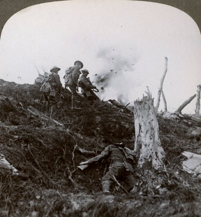 Avancera över No Mans Land för att anfalla de tyska linjerna, första världskriget, 1914-1918 av Realistic Travels Publishers