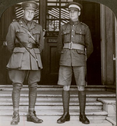 Kapten MacDougall, DSO, och Cadet Mullin, två kanadensiska VCs, första världskriget, 1914-1918 av Realistic Travels Publishers