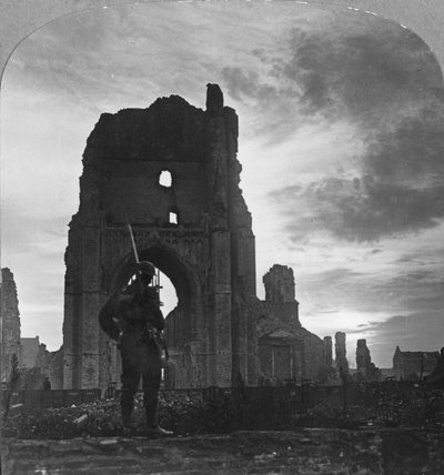 Ruinerna av Ypres, Flandern, Belgien, första världskriget, c1914-c1918 av Realistic Travels Publishers
