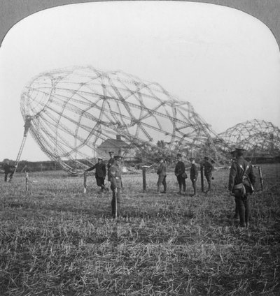 Zeppelin sköts ner nära Colchester, Essex, första världskriget, 1916 av Realistic Travels Publishers