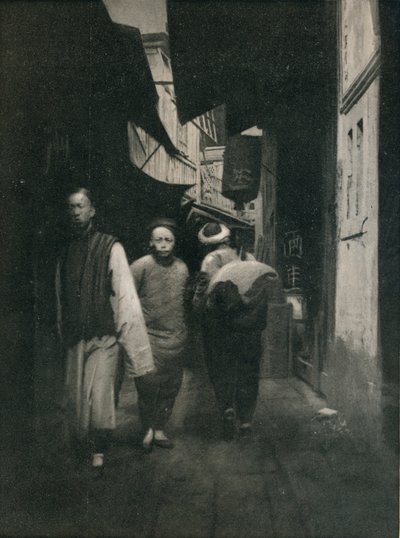 En gata i Kina, c1927, 1927 av Reginald Belfield