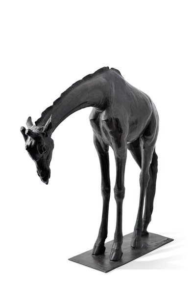 Stor giraff med sänkt huvud, modellerad 1909-10, gjuten före 1913 (brons) (se även 3084917-43) av Rembrandt Bugatti
