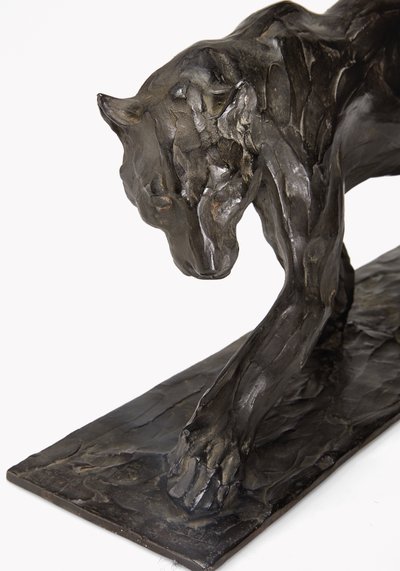 Panther walking, bakre ben höjt, ca 1904 (patinerad brons) av Rembrandt Bugatti