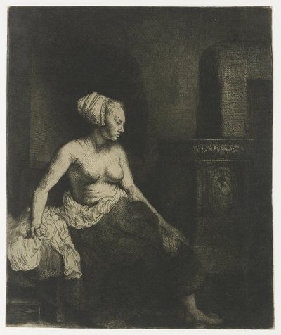 Kvinna som sitter halvklädd bredvid en spis av Rembrandt van Rijn