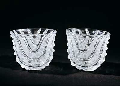 Glasvaser, ca 1930, av Rene Lalique (1860-1945), tillverkade av Rene Lalique et Cie Alsace Glassworks. Frankrike, 1900-talet. av Rene Jules Lalique