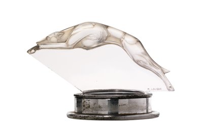 Sällsynt Levrier-maskot av Rene Jules Lalique