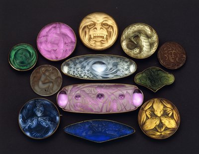 Olika glasartiklar av Rene Jules Lalique