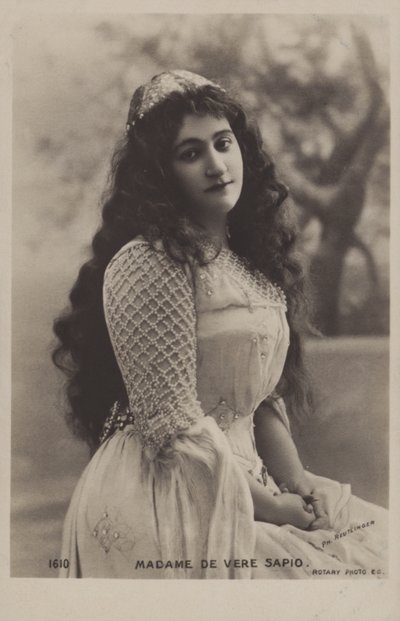 Clementine de Vere Sapio, fransk-amerikansk operasopran. av Reutlinger Studio