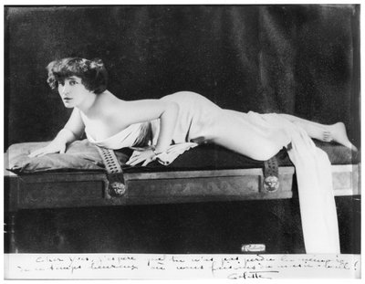 Colette (1873-1954) poserar, 1909 (se även 215403) av Reutlinger Studio