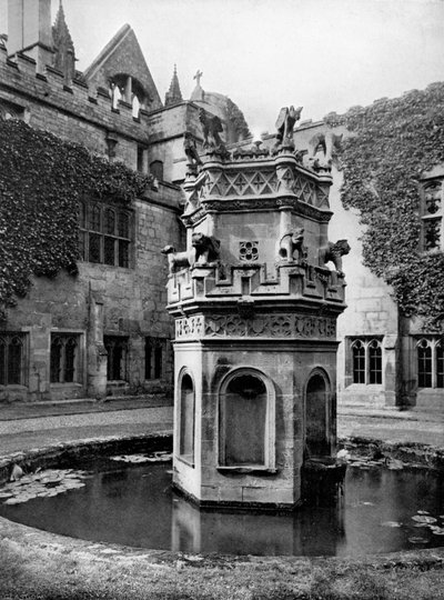 Fontän i klostret i Newstead Abbey, Nottingham, 1902-1903. av Richar Keene