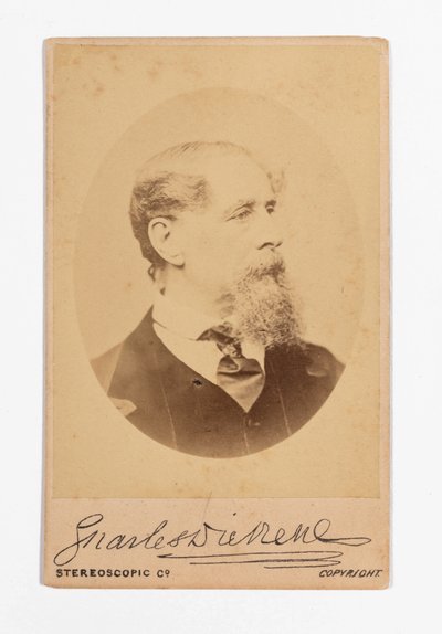 Carte de visite av Charles Dickens med Dickens signatur av Robert Hindry Mason