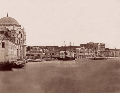 Dolmabahçe-palatset och moskén av Robertson and Beato