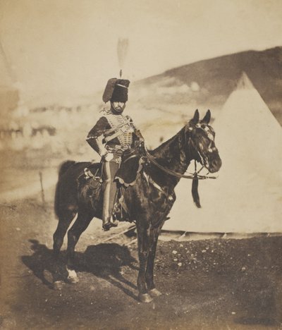 Kornett Henry John Wilkin, 11:e (eller prins Alberts egna) husarer, 1855 av Roger Fenton