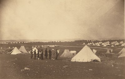 General Bosquets Quarters med utsikt mot Mackenzie Farm. av Roger Fenton