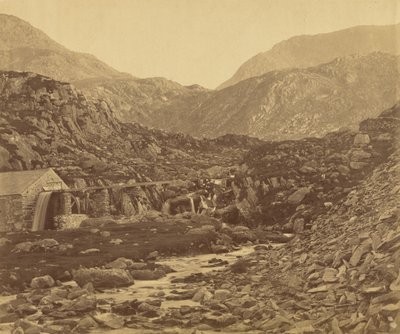 Berg vid foten av Llyn Ogwen, Wales av Roger Fenton