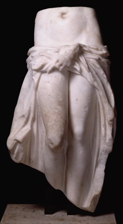 Afrodite håller i sina plagg, från Tripoli, c.370-24 f.Kr. (marmor) av Roman