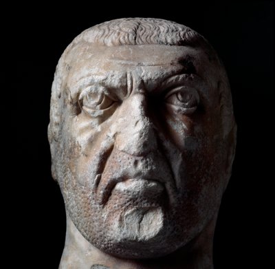 Byst av Diocletianus (Gaius Aurelius Valerius Diocletianus, 245-316), romersk kejsare från 284 till 305. Marmorskulptur. Chieti, Museo Archeologico av Roman