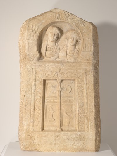 Begravningsstela för prästen Dionysios och hans fru, Tertia, c.240-260 (marmor) av Roman