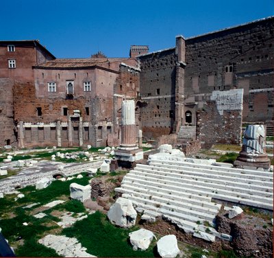 Imperial Forum (Augustus forum): utsikt över Avenger Mars tempel (Marte Ultore). 2 f.Kr. Rom av Roman