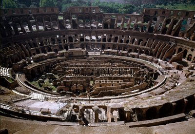 Invändig utsikt över Colisee, byggd mellan 70 och 80 (fotografi) av Roman