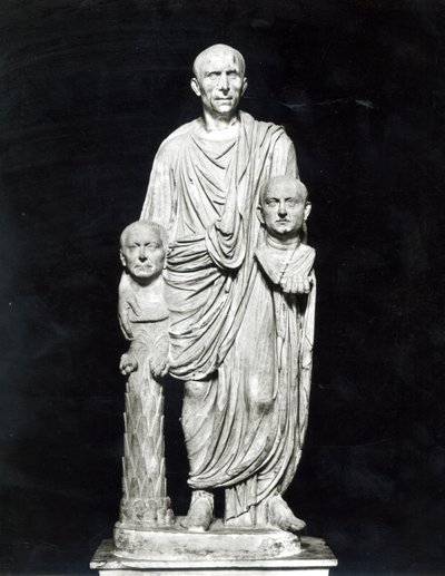 Lucius Junius Brutus håller byster av sina förfäder (marmor) (s/v foto) av Roman