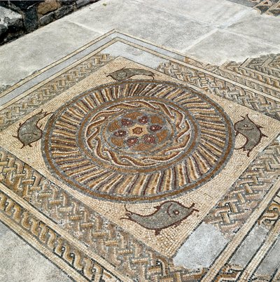 Rester av mosaikerna i den romerska staden av Roman