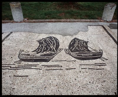 Romersk konst: ""Ships" Mosaic of the Seafarers Corporation, Place des Corporations av Roman