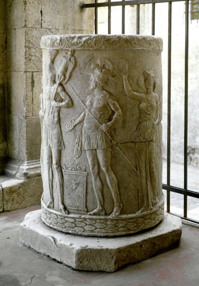 Romersk konst: marmorpelare med låg relief som representerar en offerscen. 40-30 f.Kr. Civita Castellana, katedralen av Roman
